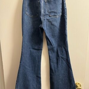 Medium wash flare jeans from Abercrombie & Fitch size is 24 short